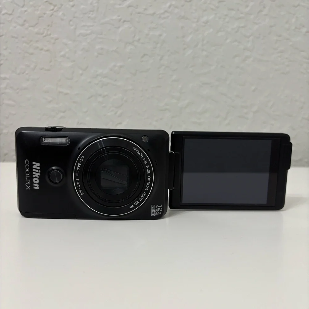 Nikon COOLPIX S6900 Black Digital Camera